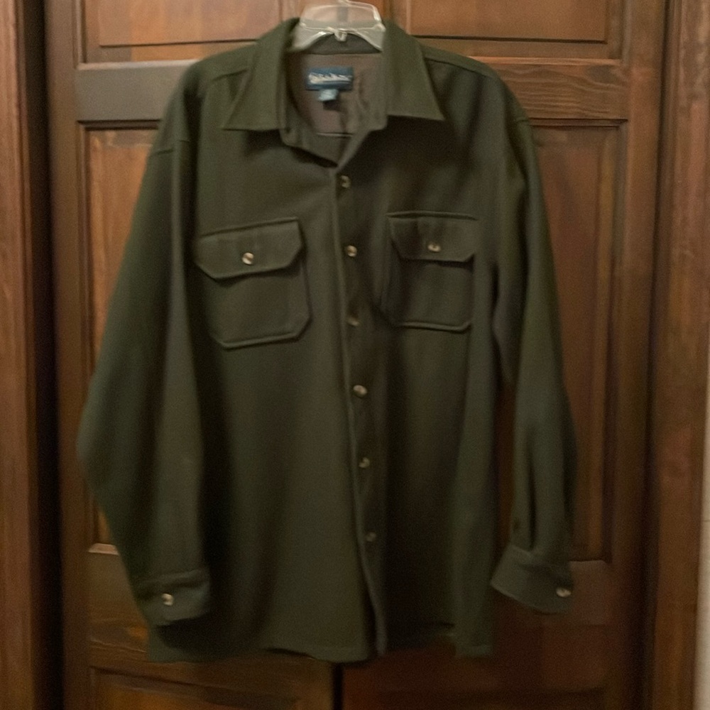 Gander Mountain XXL Hunter Green Wool Shacket. Not lined but weighted 70% Wool